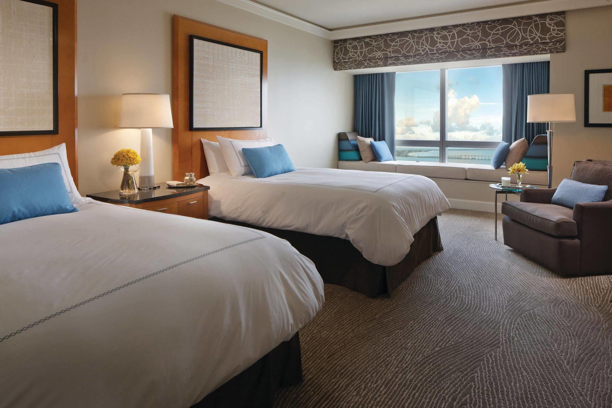Four Seasons Hotel Miami - Luxury Private Residences Экстерьер фото